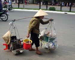 Nghịch lý đời thường: Đi chùa công đức vài trăm không tiếc, tiếc từng hào phụng dưỡng mẹ cha 